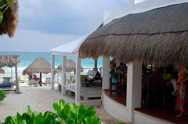 relaxed boutique hotel and restaurant in tulum